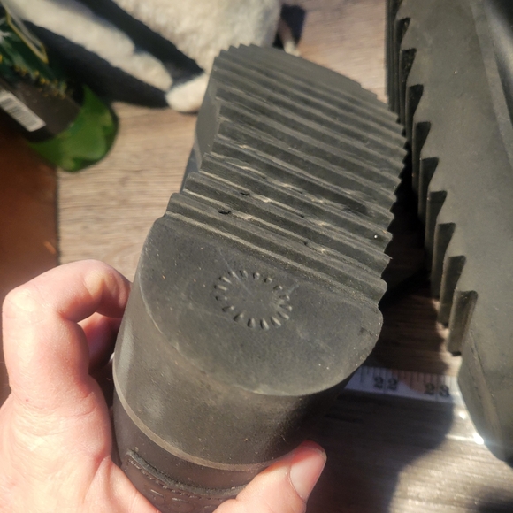 UGG Women’s Moto Punk Mini Boots Size 7 - Picture 8 of 9